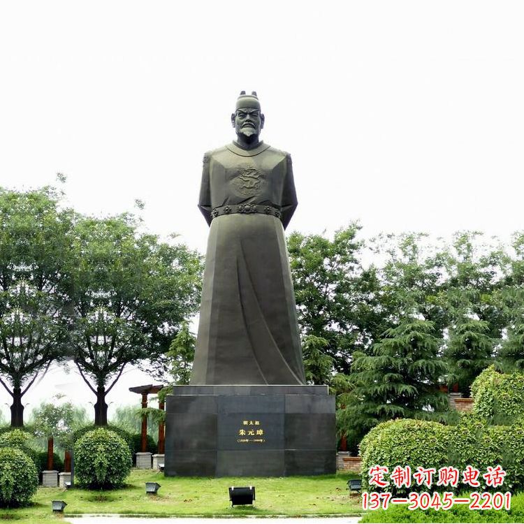 青岛“洪武之治”明太祖石雕塑像