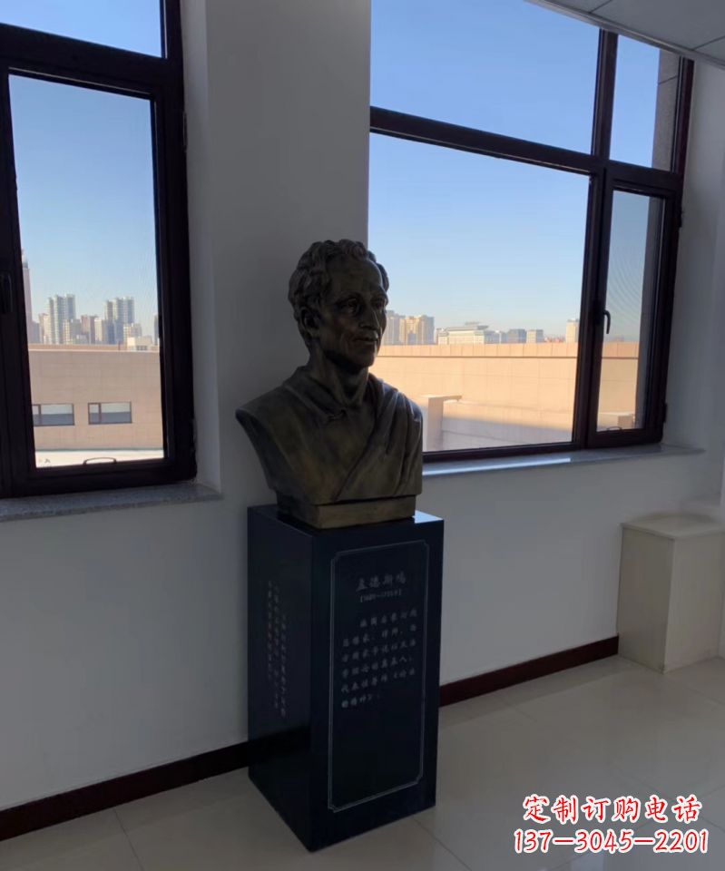 青岛玻璃钢仿铜西方名人孟德斯鸠头像