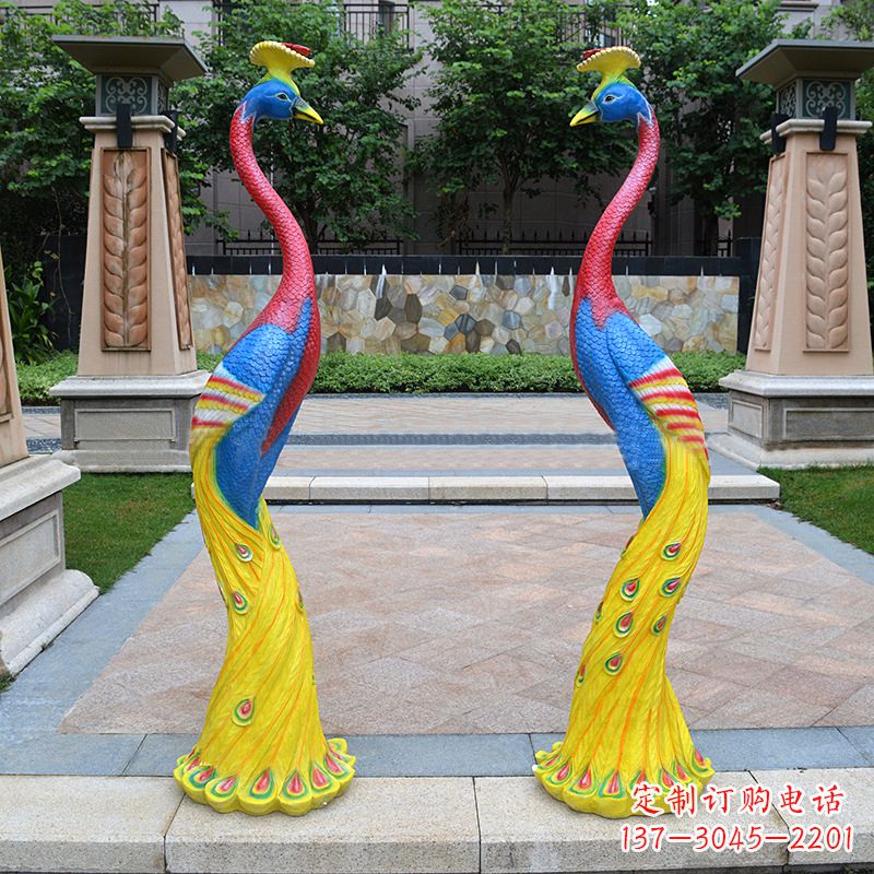 青岛玻璃钢制精美孔雀雕塑