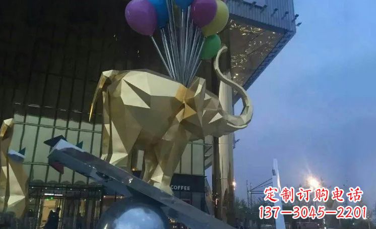 青岛不锈钢大象踩高跷城市景观雕塑