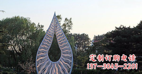 青岛水滴雕塑给公园带来流动的美