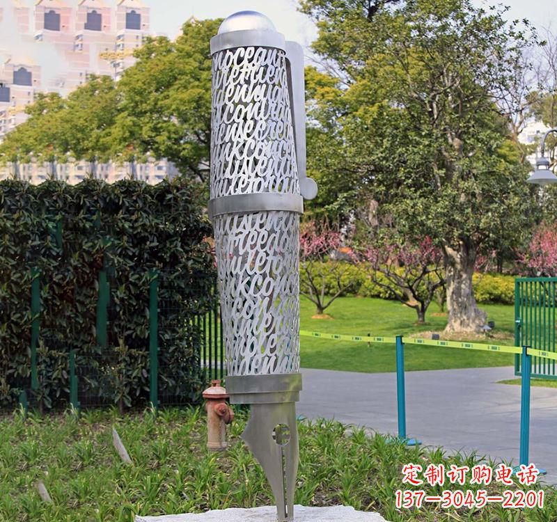 青岛不锈钢钢笔雕塑2