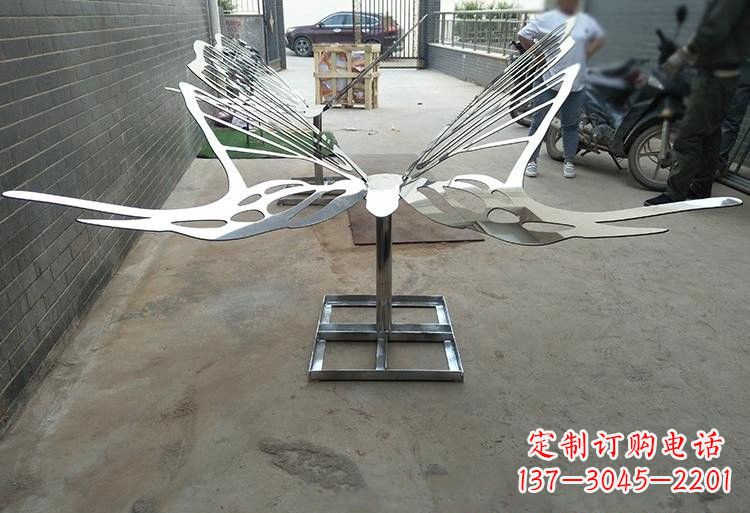 青岛非凡之美不锈钢公园的蝴蝶雕塑