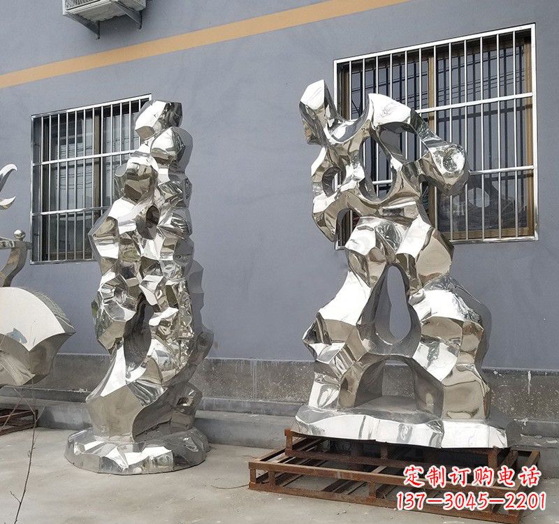 青岛太湖石雕塑精美的艺术品