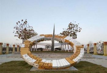 青岛不锈钢公园的二十四节气日晷雕塑