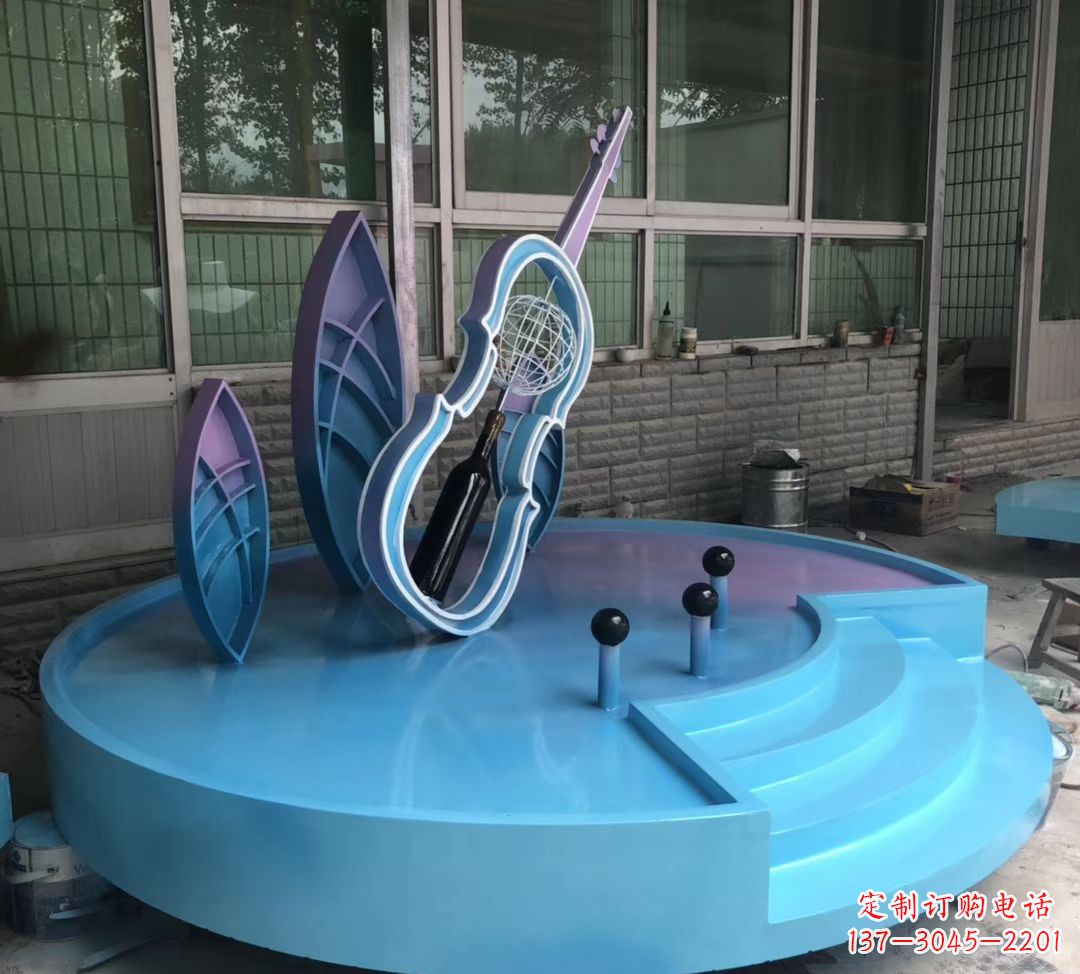 青岛大提琴雕塑精致的艺术瑰宝