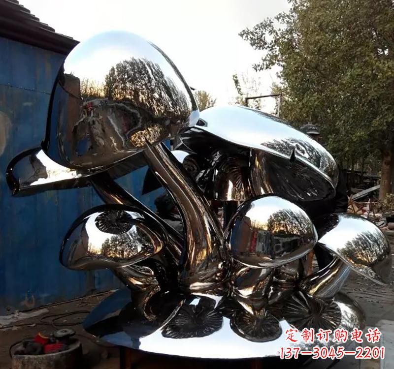 青岛不锈钢蘑菇雕塑给空间增添活力