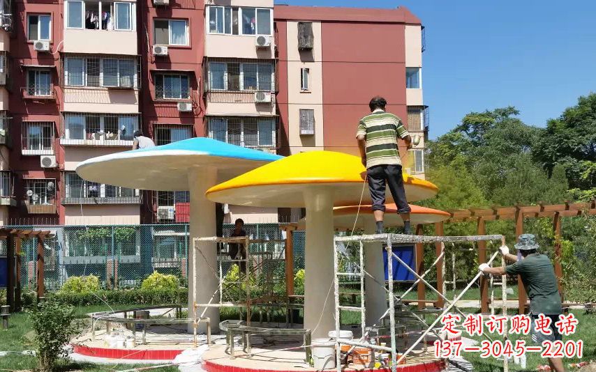 青岛不锈钢蘑菇凉亭——精美雕塑点缀绿意