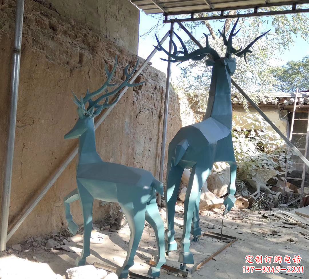 青岛不锈钢切面景观鹿雕塑——给景观增添优雅