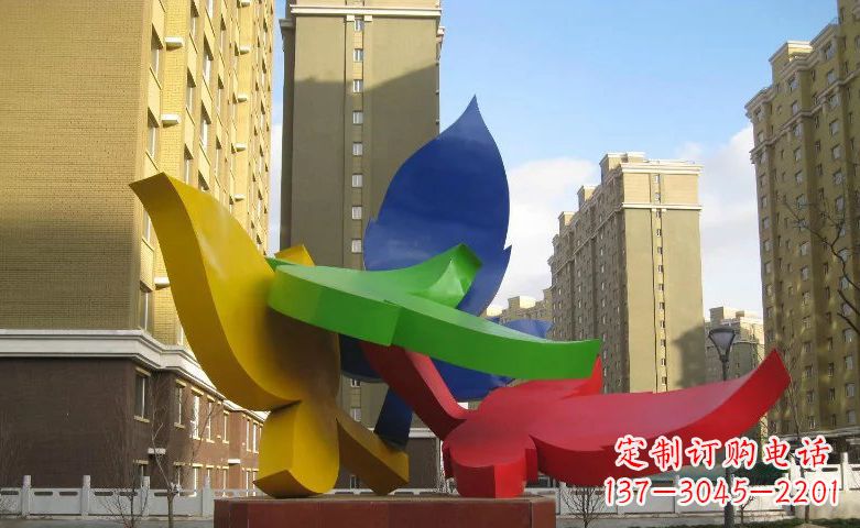 青岛不锈钢树叶景观雕塑美丽而精致