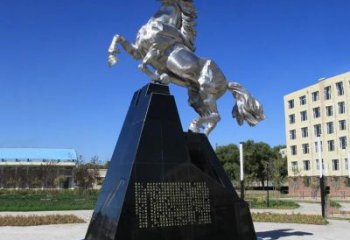 青岛不锈钢企业广场上的马雕塑
