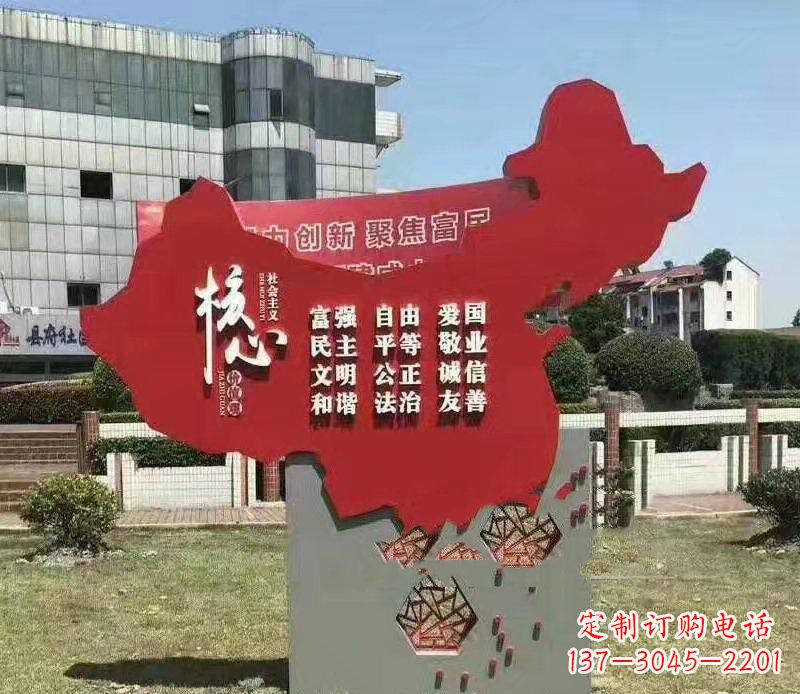 青岛把中国传统价值观雕刻在城市景观中