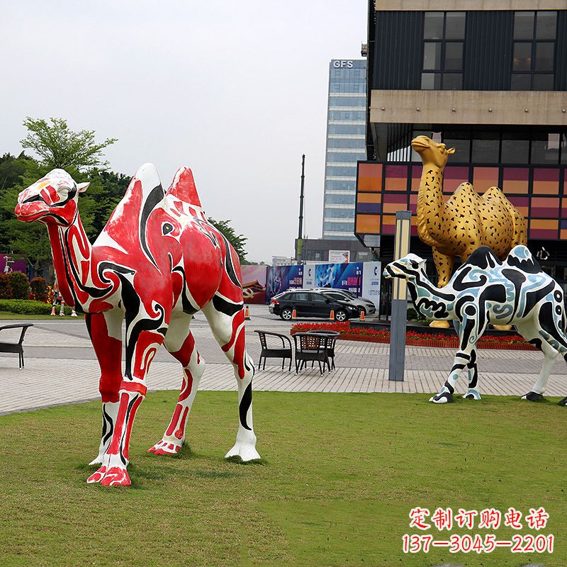 青岛彩绘骆驼不锈钢雕塑-城市园林动物景观雕塑摆件