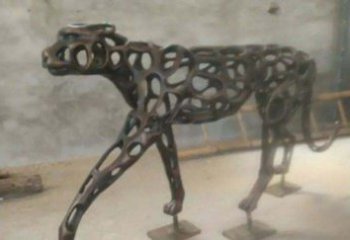 青岛珍贵的豹雕塑——金钱豹公园的标志