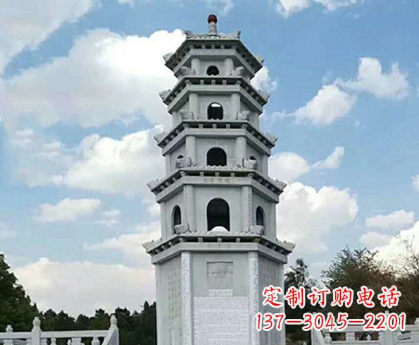 青岛神秘的宝塔雕塑