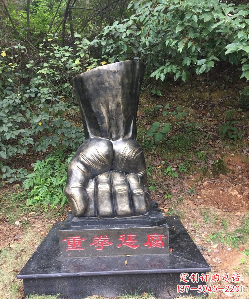 青岛高端铜拳头雕塑