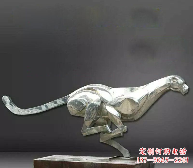 青岛公园不锈钢奔跑的豹子动物雕塑