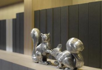 青岛精美不锈钢松鼠动物雕塑