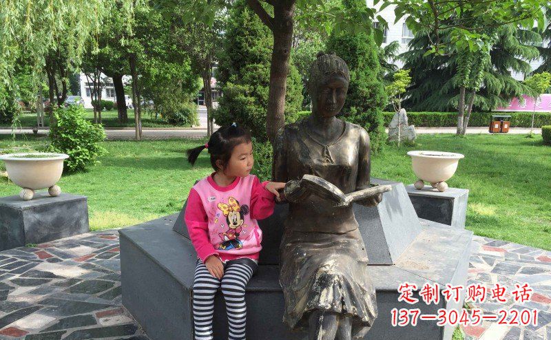 青岛优雅可爱的女孩铜雕