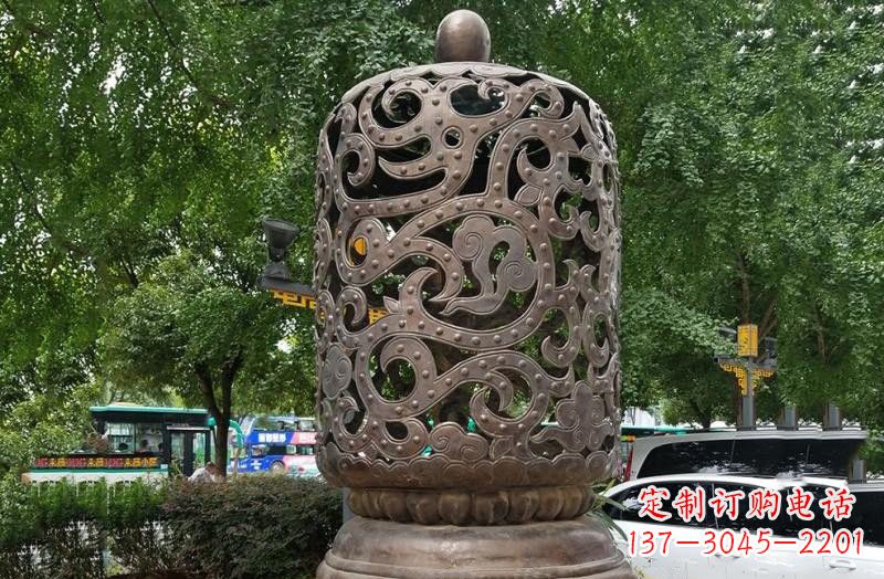 青岛浪漫精致镂空灯笼铜雕