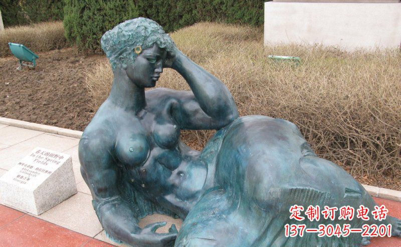 青岛铜质女性人物雕塑