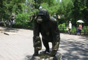 青岛公园大猩猩动物铜雕 (2)