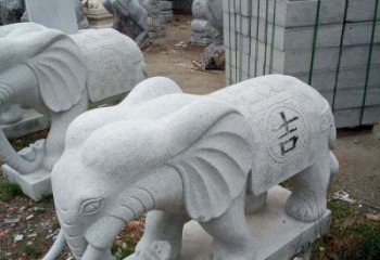 青岛吉祥大象石雕，象征家庭幸福