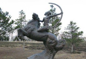 青岛公园骑马女人射箭铜雕