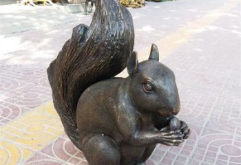 青岛令人惊叹的松鼠铜雕塑