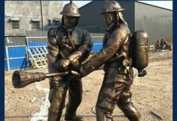 青岛以消防员为原型的铜雕塑