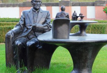 青岛西格蒙德·弗洛伊德情景雕塑，见证历史