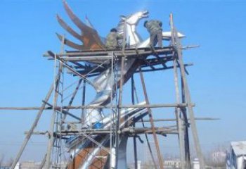 青岛不锈钢飞马雕塑，给广场一个灵动之美