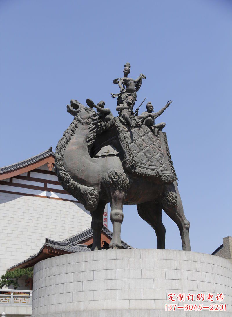 青岛广场古代人物骑骆驼铜雕