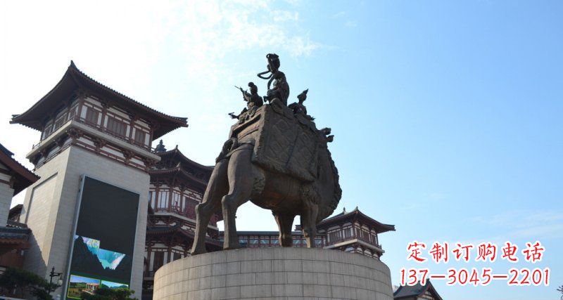 青岛广场骑骆驼的古代美女景观铜雕