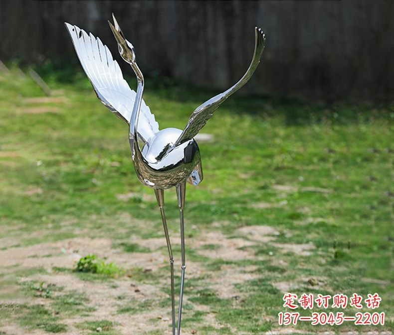 青岛高端定制丹顶鹤展翅不锈钢雕塑