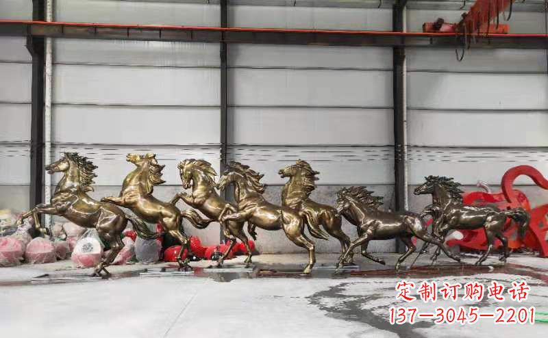 青岛高贵雕塑，骏马奔腾玻璃钢动物雕塑户外摆件