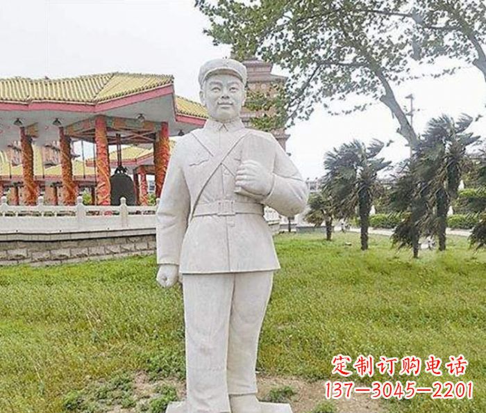 青岛雷锋石雕——传承奉献精神