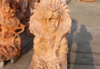 青岛象征力量的汇丰狮子红石雕