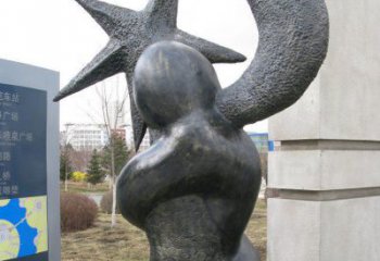 青岛街边星星月亮景观铜雕是由中国领雕塑定制的…