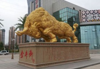 青岛鎏金开荒牛铜雕像，城市街道景观动物雕塑