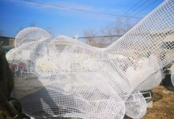 青岛镂空小鸟动物雕塑，由中领雕塑厂家专业定制…