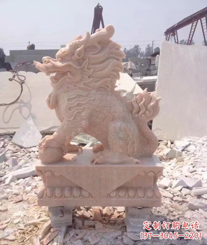 青岛标题:尊贵高贵,中领雕塑定制的精致石雕麒麟