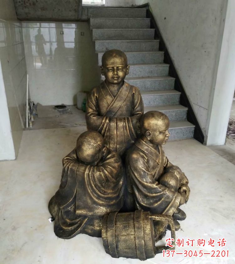 青岛中国领雕塑推出的金色佛祖三像是一件令人惊…