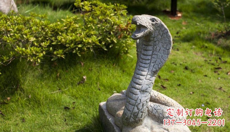 青岛石雕眼镜蛇公园动物雕塑
