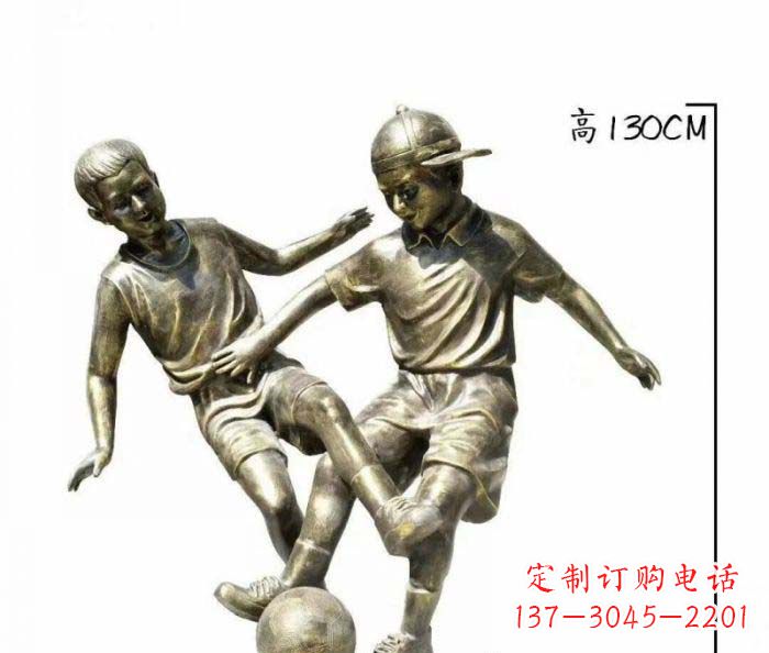 青岛踢足球人物铜雕 (2)