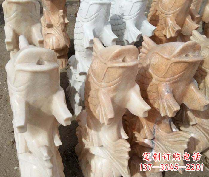 青岛晚霞红喷水鲤鱼庭院石雕