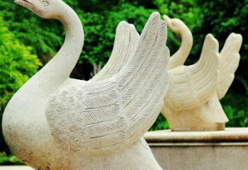 青岛高雅优美的砂岩天鹅雕塑