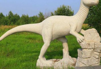 青岛雕刻恐龙的砂岩艺术