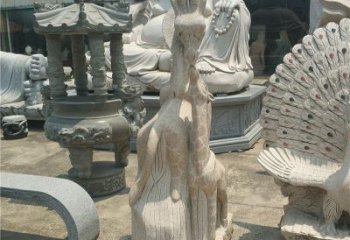 青岛高贵优雅的长颈鹿雕塑