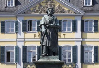 青岛世界名人欧洲古典主义时期著名作曲家贝多芬景区广场铜雕塑像